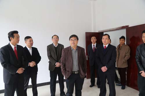 6参观龙坪法庭.JPG